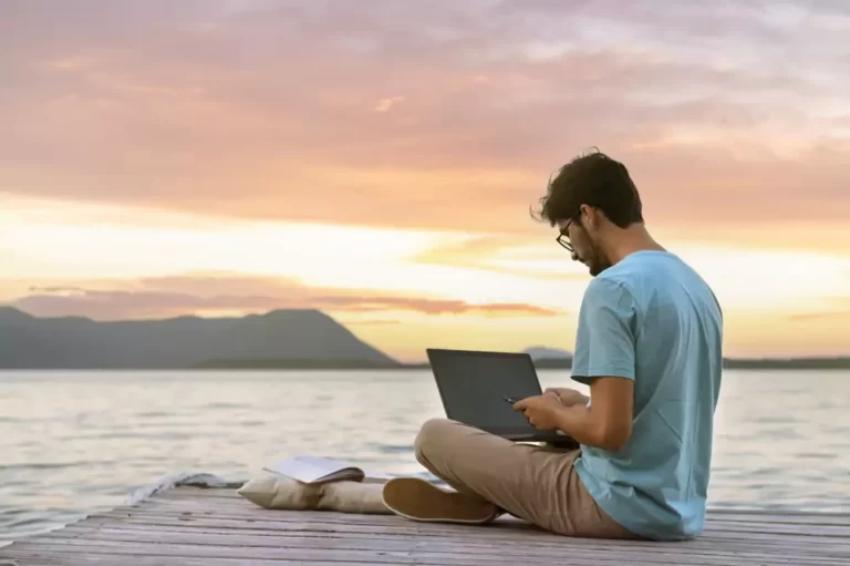 Make $25/Hour Working from Home with These 15 High-Paying Overnight Remote Jobs